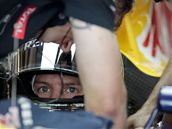 POHLED VTZE. Sebastian Vettel z Red Bullu se sousted ped zatkem kavlifikan jzdy, ve kter zajel nejrychlej as.