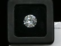 Nejvt vystavovan diamant v 12,52 kartu, jeho cena je 9 465 600 korun.