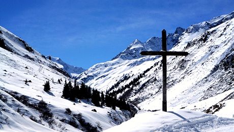 Na Hinterer Brunnenkogel (3440 m) vede gondola. Je to jedno z nejvyích míst východních Alp, kam se mete nechat vyvézt s lyemi na nohou