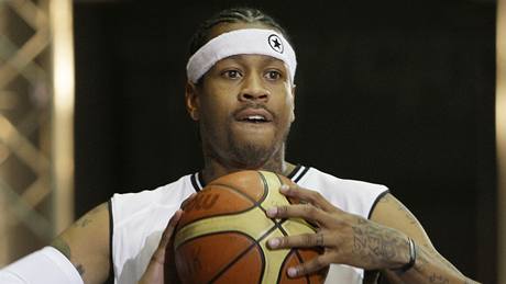 Allen Iverson se pedstavil tureckým fanoukm v dresu Besiktase Istanbul