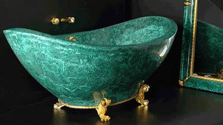 Luxusní smaragdová vana z malachitu