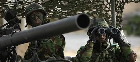 Jihokorejtí vojáci se úastní spolených námoních manévr s USA 