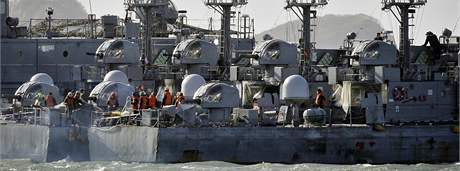 Jihokorejské válené lod zakotvené u ostrova Jonpchjong. (25. listopadu 2010)