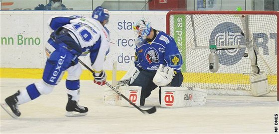 Petr Hubáek stílí druhý gól Komety. Na zisk bod v duelu s Plzní to nestailo.