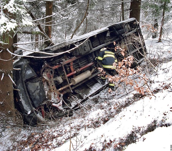 Pevrácené auto na eleznorudsku. (23. listopadu 2010)