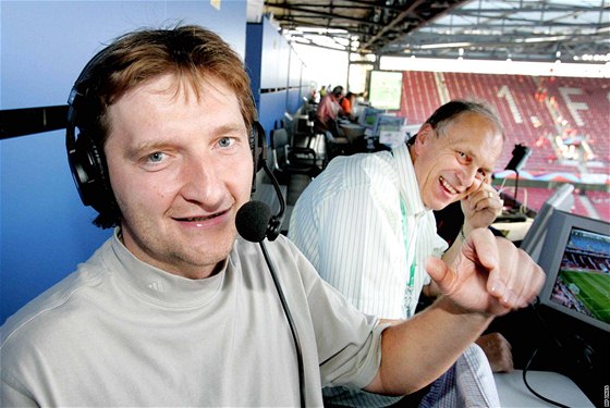 Sportovní komentátor eské televize Jaromír Bosák (vlevo)