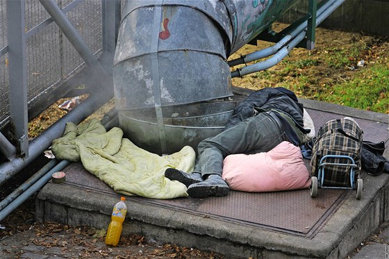 V parovodu nad ekou Svitavou v Brn byl uvznn zranný bezdomovec. Ilustraní foto