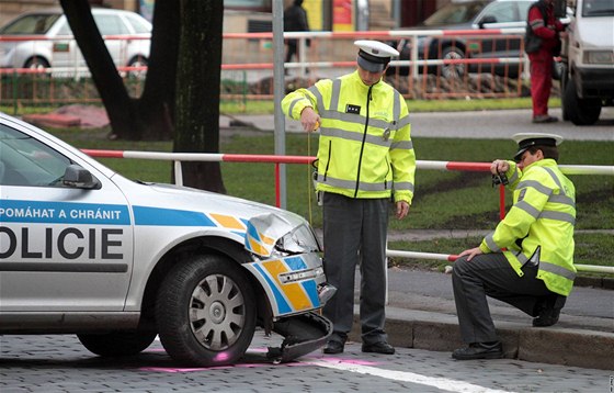 Opilá idika nabourala policejní auta. Ilustraní foto