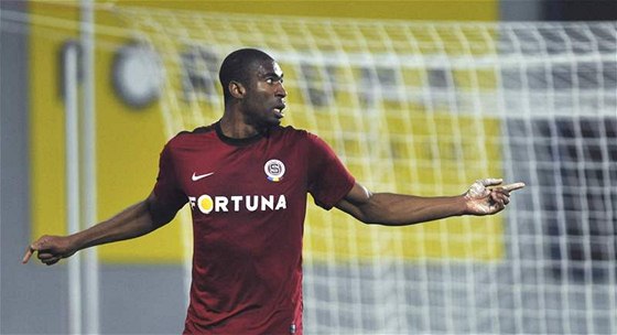 AFRICKÝ STELEC. Kamerunský útoník Léonard Kweuke ze Sparty se raduje ze vsteleného gólu. Trefil se v pátém ligovém zápase po sob.