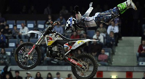 Vítzný Dany Torres ze panlska na freestylové motokrosové exhibici Gladiator Games,  hostila praská O2 arena. 