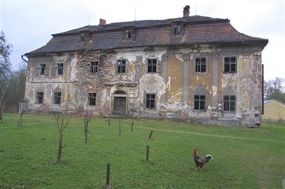 Nkdejí barokní zámek Künburg v Ropici na Tinecku je v katastrofálním stavu.