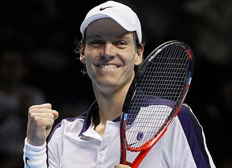 Tom Berdych se raduje z vhry nad Andym Roddickem na Turnaji mistr