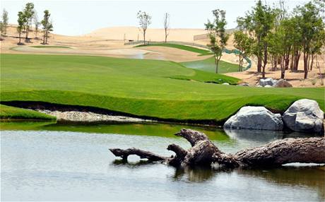 Rozestavn golfov hit v Dubaji podle designu Tigera Woodse.