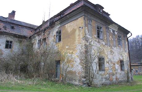 Nkdej barokn zmek Knburg v Ropici na Tinecku je v katastroflnm stavu.