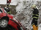 Dopravn nehoda na Vysoin - v pondl rno sjelo auto do potoka, nikdo nebyl zrann.