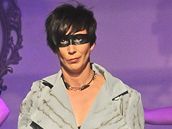Kristýna Frejová přizpůsobila uvolněnou chůzi předváděnému modelu (šaty Alice Abraham, obraz Jan Vlček) Kristýna Frejová přizpůsobila uvolněnou chůzi předváděnému modelu (šaty Alice Abraham, obraz Jan Vlček)