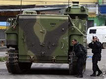 Policist brazilskm Riu de Janeiru nasadili obrnn vozy 