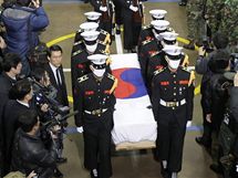 Poheb dvou jihokorejskch vojk, kte zemeli pi toku z KLDR (27. listopadu 2010)