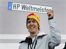 Sebastian Vettel pi oslavch titulu mistra svta v rodnm Heppenheimu.