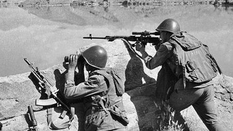 Vojáci Sovtského svazu pi bojích v Afghánistánu. (duben 1988)