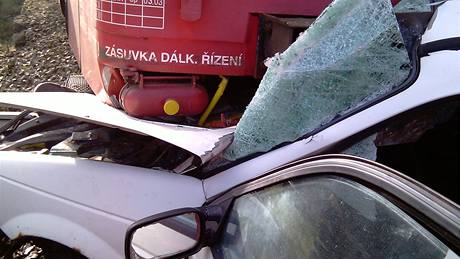 Sráka motorového vlaku s autem na pejezdu v Netolicích