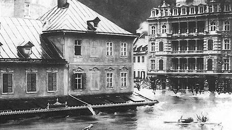 Pohled na Český sál a palác Quisisana. Pohled na Český sál a palác Quisisana.