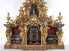 Kompletn sestava baroknho relikvie svat Pavlny, patronky msta Olomouce, i s luxusn vitrnou z potku 18. stolet.