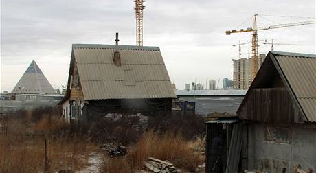 Astana - chatre mezi futuristickmi budovami