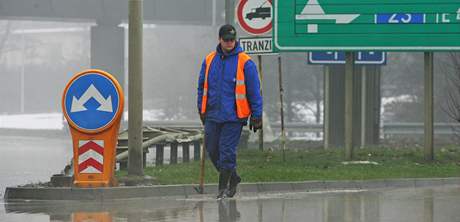 Njezd do Pisreckho tunelu v Brn zablokovala havrie vodovodn potrub. (8. prosinec 2010)