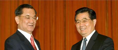 Lien an (vlevo) s nskm prezidentem Chu in-tchaem (16. dubna 2006)