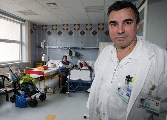 Nová léba je levnjí ne tradiní chemoterapie a pro pacienta nesrovnateln mén nepíjemná, ekl pednosta kliniky dtské onkologie v Brn Jaroslav trba.