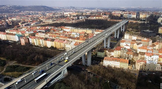 Msto chce semaforem vytlait kolony na Nuselský most. (Ilustraní snímek)