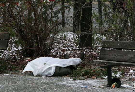 V Olomouci v noci zemel bezdomovec, pravdpodobn umrzl.
