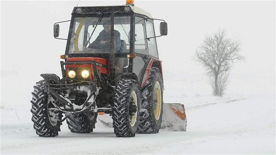 Traktor silniá pi práci