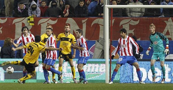Domácí prohrou s Arisem Solu si Atlético Madrid situaci ve skupin B znan zkomplikovalo