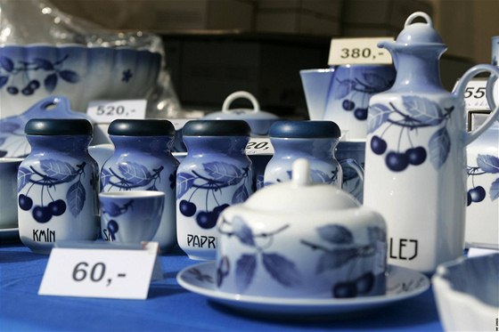 Ukázka porcelánu z karlovarského Thunu.