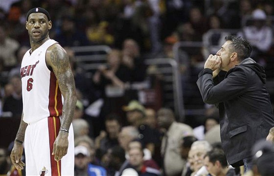 LeBron James z Miami Heat byl vybuen ped zápasem na palubovce Clevelandu Cavaliers