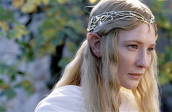 Cate Blanchettová jako Galadriel v Pánovi prsten (2001)