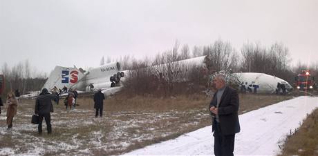 Tupolev Tu-154 leteck spolenosti Dagestan Airlines nouzov pistl na moskevskm letiti Domoddovo. (4. prosince 2010)