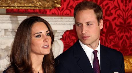 Kate Middletonov a princ William. Prv ohlsili zasnouben
