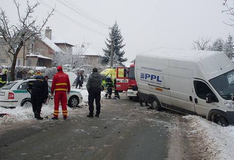 Nehoda policejnho vozu v obci Osteany