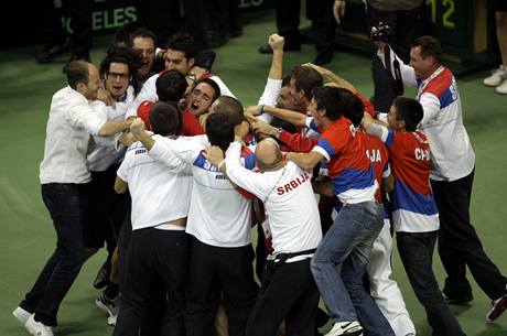 SRBSK EUFORIE. Tenist se raduj z historickho triumfu, poprv vyhrli Davis Cup.