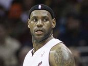 LeBron James z Miami Heat byl vybuen ped zpasem na palubovce Clevelandu Cavaliers