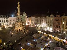 Vnon jarmark na Hornm nmst v centru Olomouce, kde se nachz i znm dominanta msta, Sloup Nejsvtj Trojice.