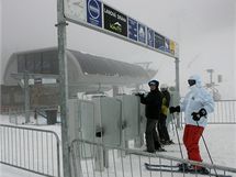 Doln stanice estisedakov lanovky v novm skiarelu v Koutech nad Desnou.