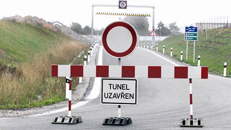 Uzavřený jihlavský tunel - ilustrační foto. Tunel spojuje dálniční přivaděč na silnici směr Pelhřimov. Uzavřený jihlavský tunel - ilustrační foto. Tunel spojuje dálniční přivaděč na silnici směr Pelhřimov.
