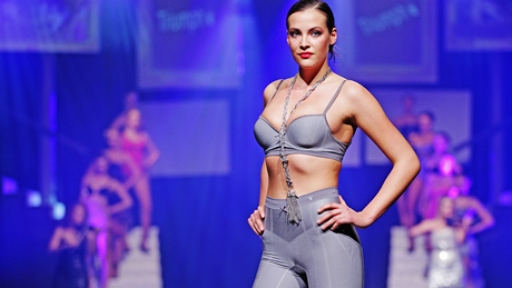 Miss Kateina Sokolová - Módní pehlídka spodního prádla z kolekce Shape Sensation znaky Triumph
