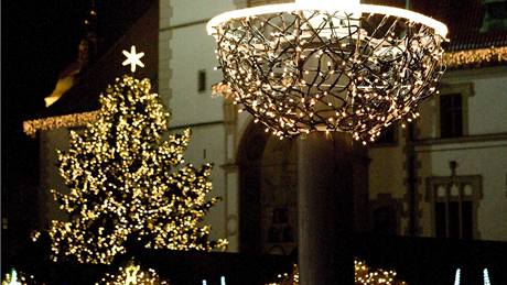 Vánoní výzdoba stojí msta na desetitisíce a statisíce korun. Ilustraní foto