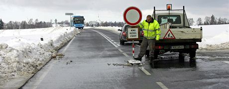 U Hranic blízko Ae byl dnes oteven nový silniní obchvat