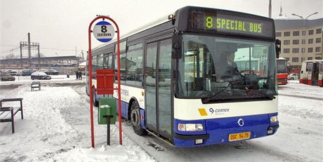 idi autobusu odmítl pustit na konené do vozu opilce, ten ho surov napadl. Ilustraní foto